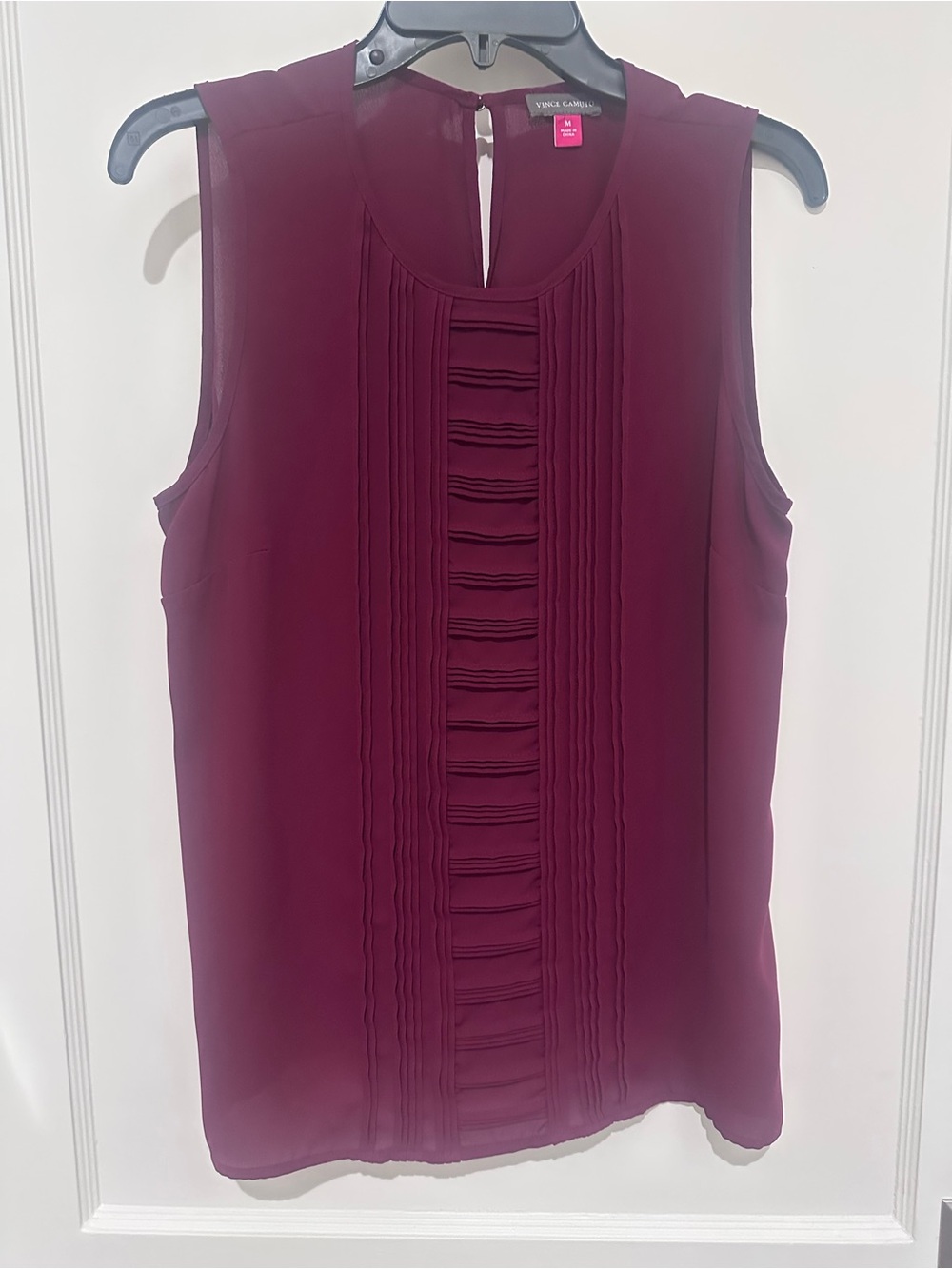 Vince Camuto Sleeveless Pleated Front Shell in Burgundy- Size M